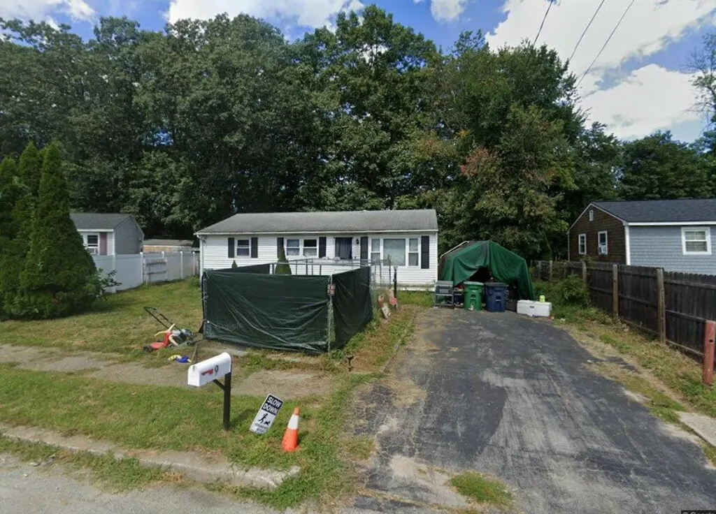 9 Oneida Circle Nashua NH 03060
