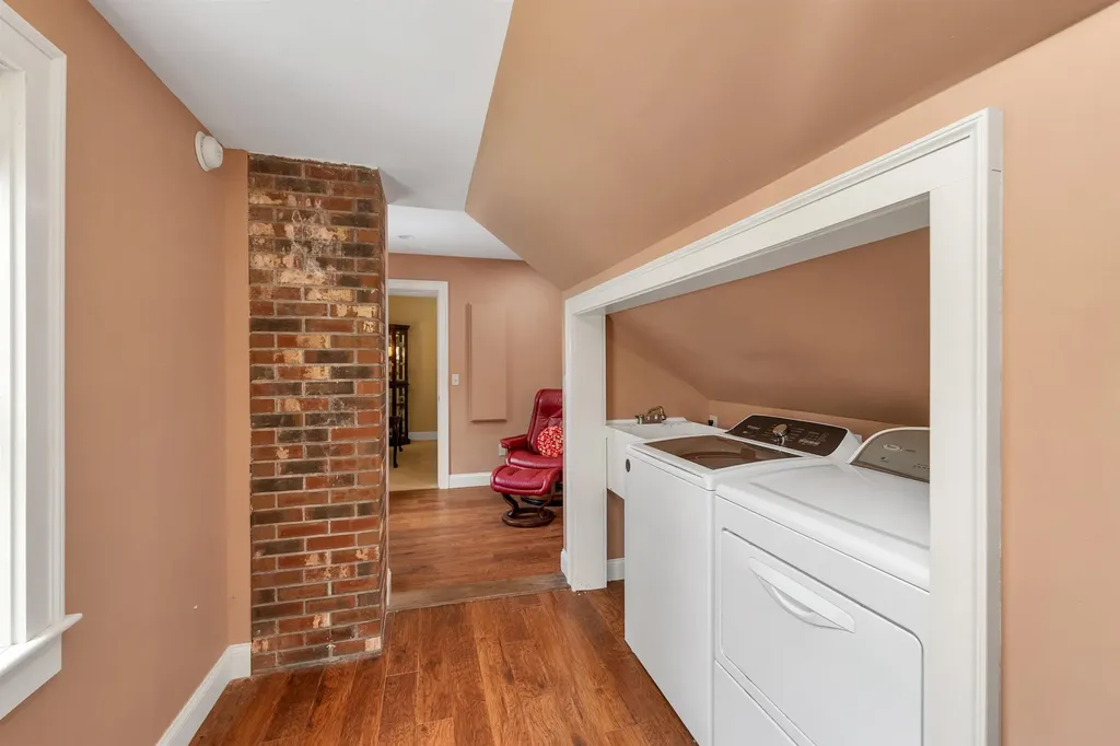 292 South Pleasant Street New London NH 03257