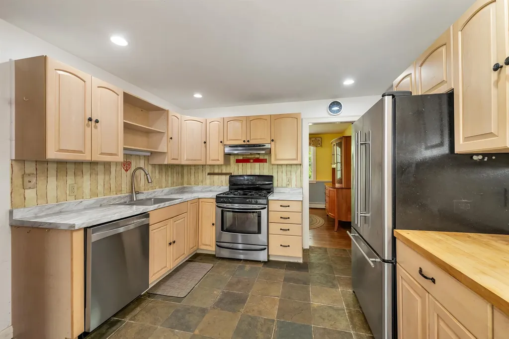 292 South Pleasant Street New London NH 03257