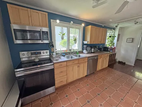 6 Willow Street Brattleboro VT 05301