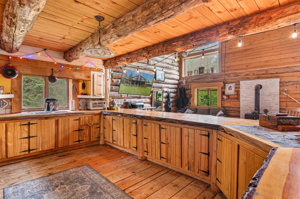 984 Mayhew Road Jay VT 05859