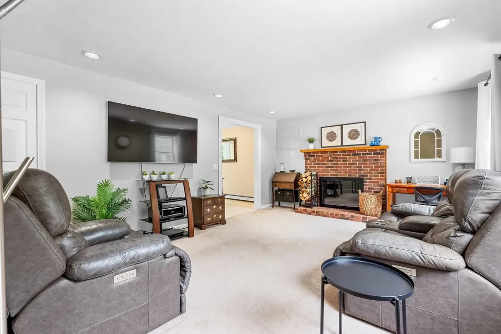 564 3rd Range Road Pembroke NH 03275