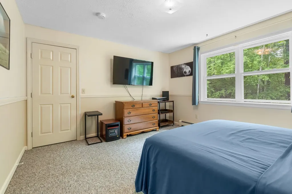 564 3rd Range Road Pembroke NH 03275