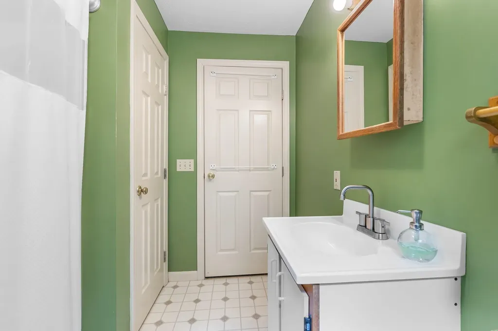 564 3rd Range Road Pembroke NH 03275