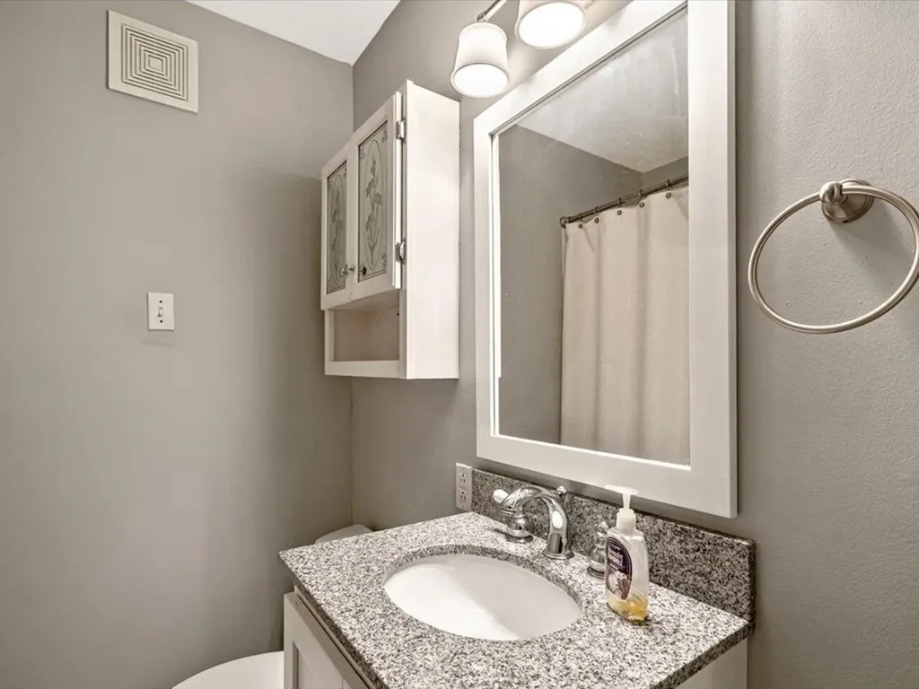 44 Baldwin Avenue South Burlington VT 05403