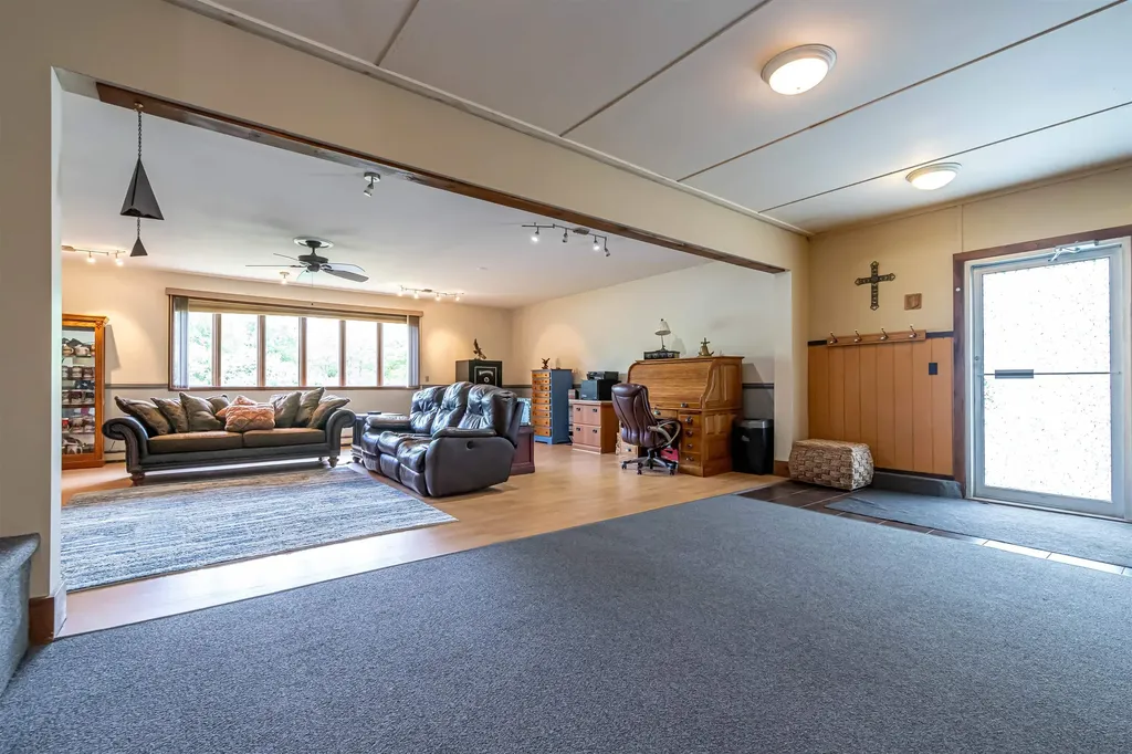 212 West Main Street Hillsborough NH 03244