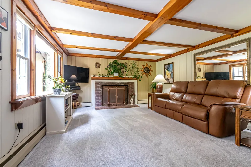 212 West Main Street Hillsborough NH 03244