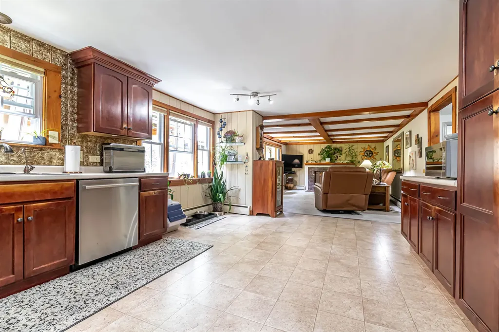 212 West Main Street Hillsborough NH 03244