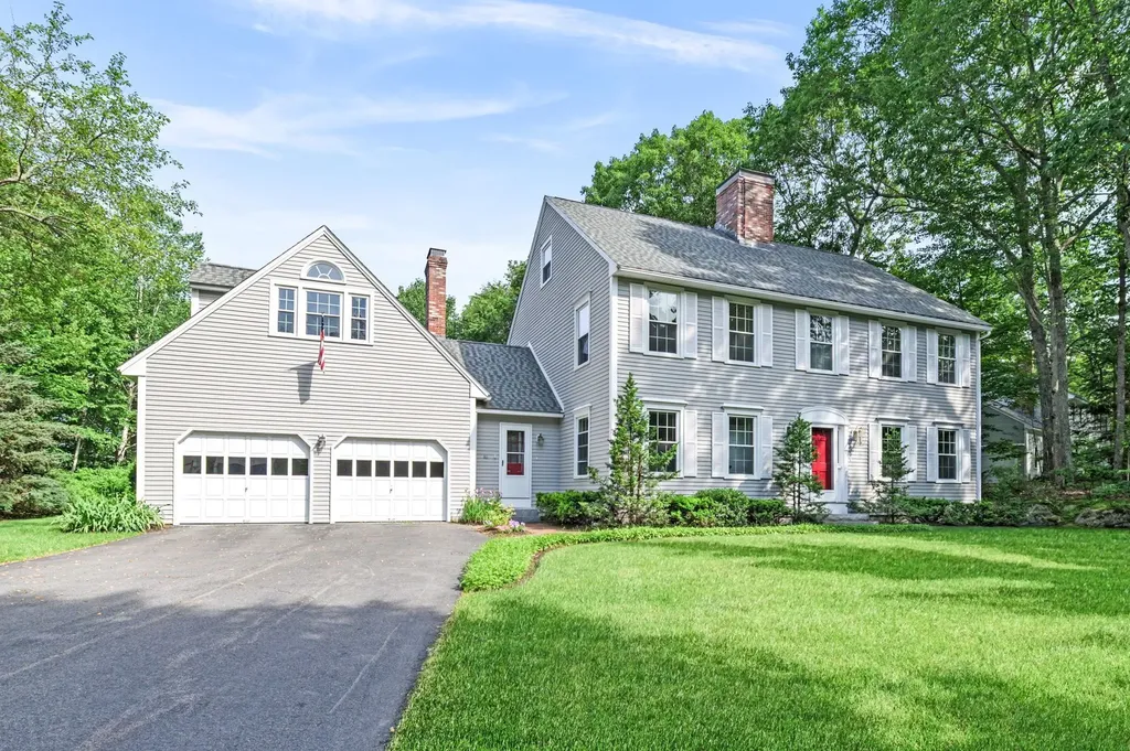 66 Hitching Post Lane Bedford NH 03110