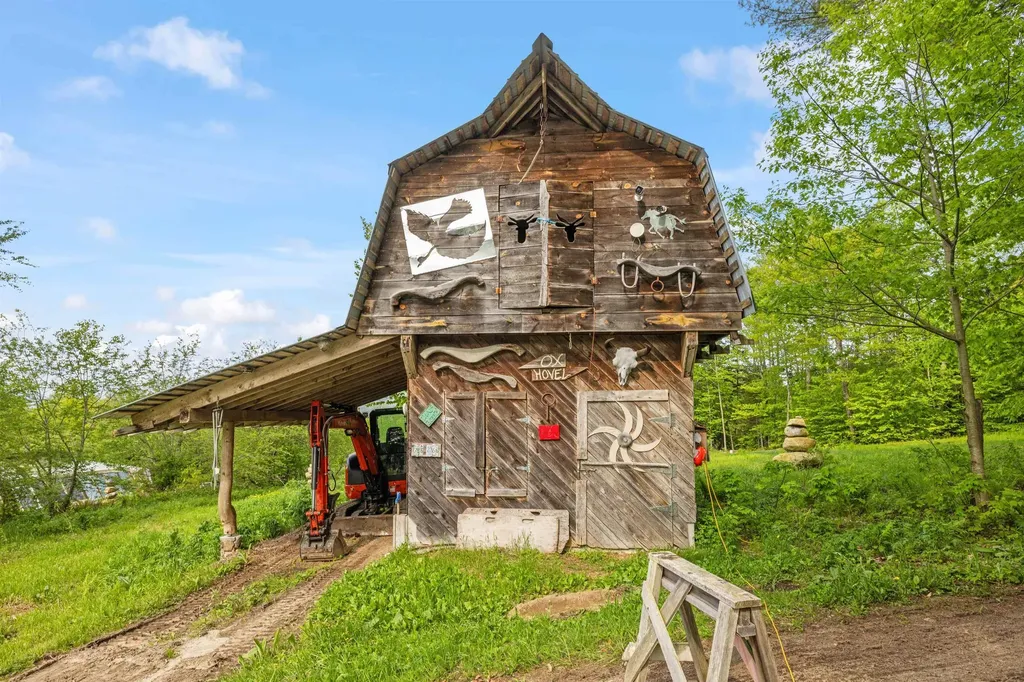 218 Streeter Woods Road Dorchester NH 03266