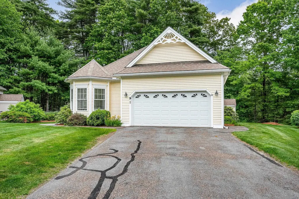 9 Houston Drive Nashua NH 03062