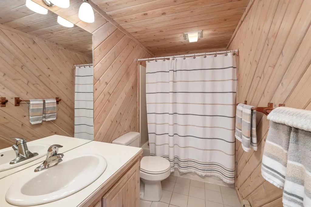 54 Lunt Road Moultonborough NH 03254
