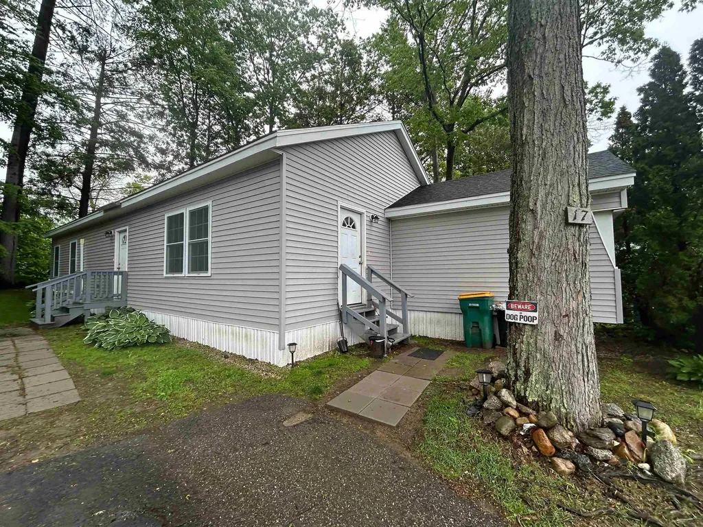 17 South Fuchsia Drive Rochester NH 03867