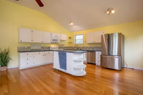 526 Riverdale Avenue Manchester NH 03103