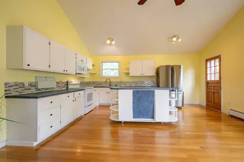 526 Riverdale Avenue Manchester NH 03103