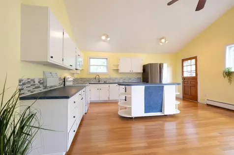526 Riverdale Avenue Manchester NH 03103