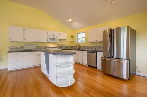 526 Riverdale Avenue Manchester NH 03103