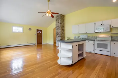 526 Riverdale Avenue Manchester NH 03103