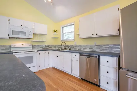 526 Riverdale Avenue Manchester NH 03103