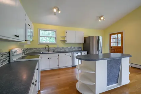 526 Riverdale Avenue Manchester NH 03103