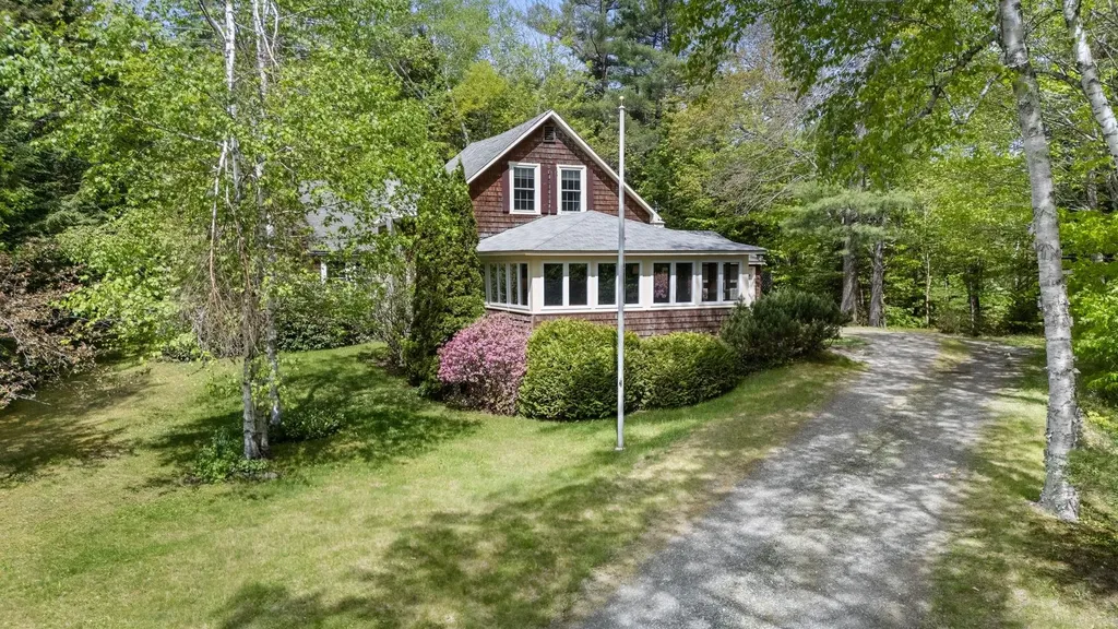 1580 Little Sunapee Road New London NH 03257