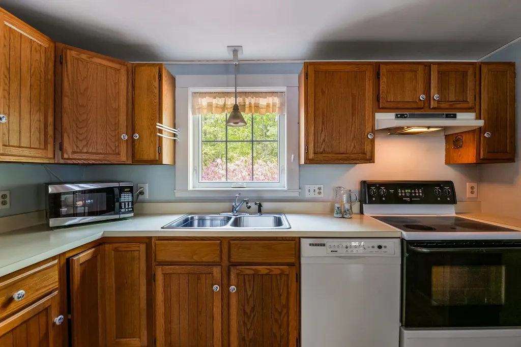 1580 Little Sunapee Road New London NH 03257