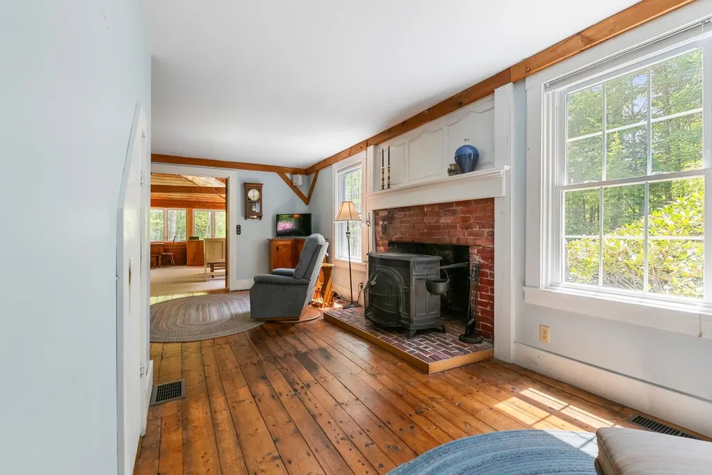 1580 Little Sunapee Road New London NH 03257