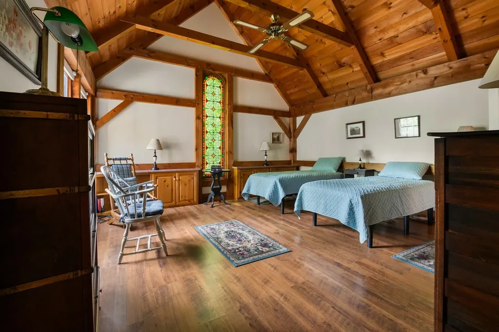 1580 Little Sunapee Road New London NH 03257