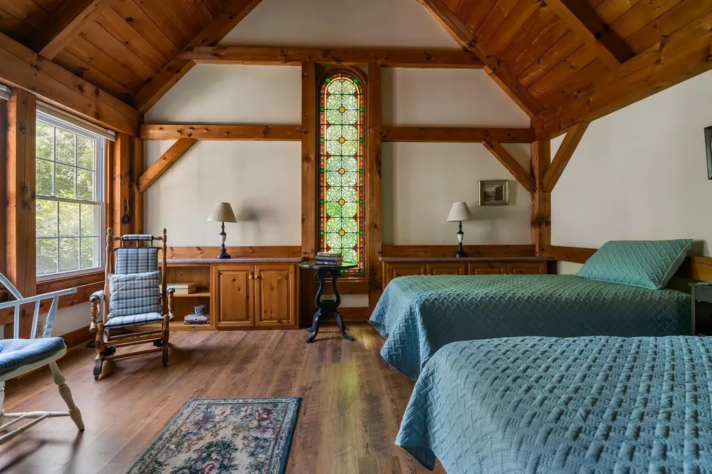 1580 Little Sunapee Road New London NH 03257