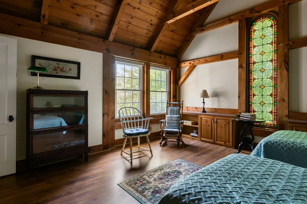 1580 Little Sunapee Road New London NH 03257