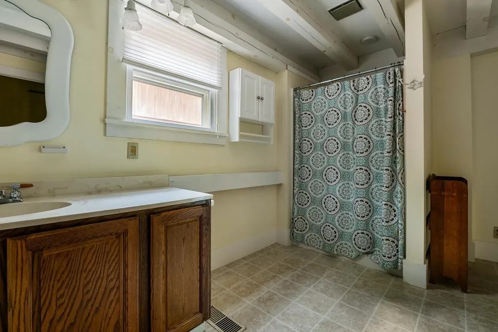 1580 Little Sunapee Road New London NH 03257