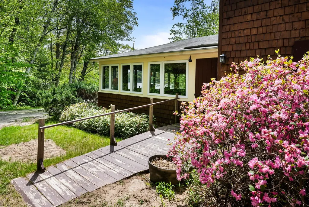 1580 Little Sunapee Road New London NH 03257