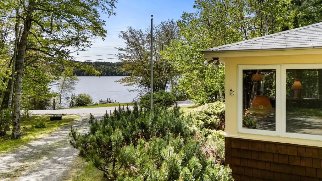 1580 Little Sunapee Road New London NH 03257
