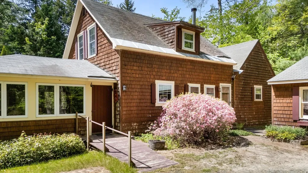1580 Little Sunapee Road New London NH 03257