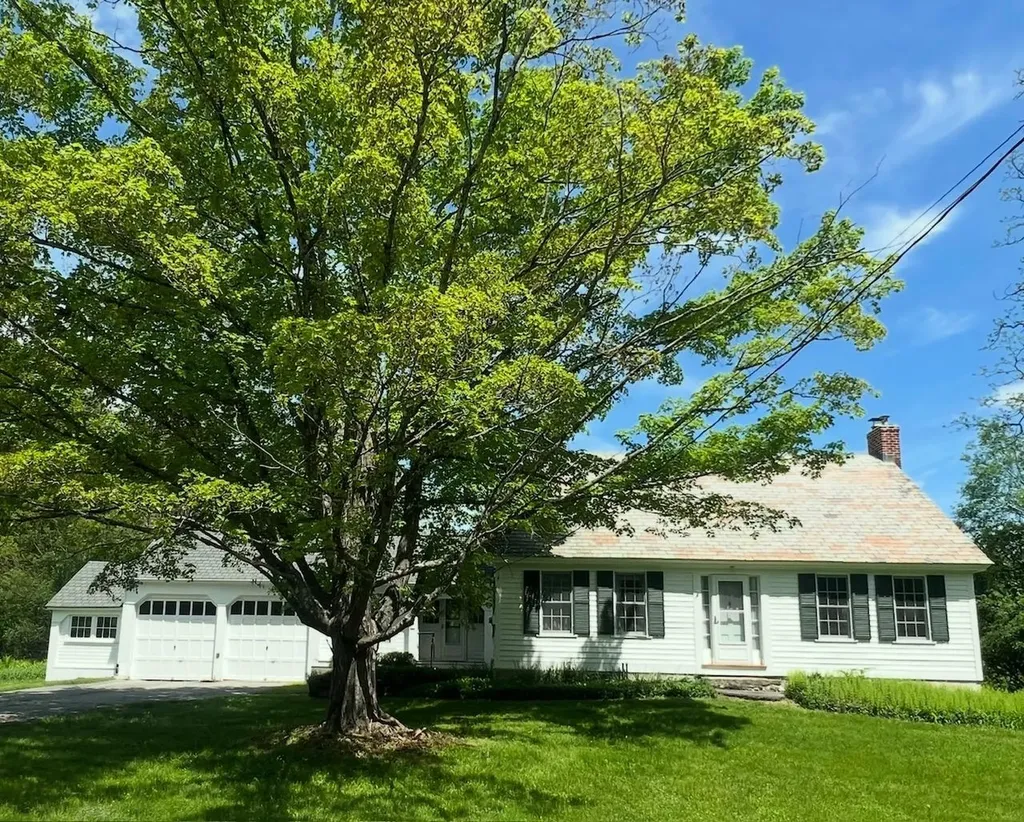 934 East West Road Dummerston VT 05346