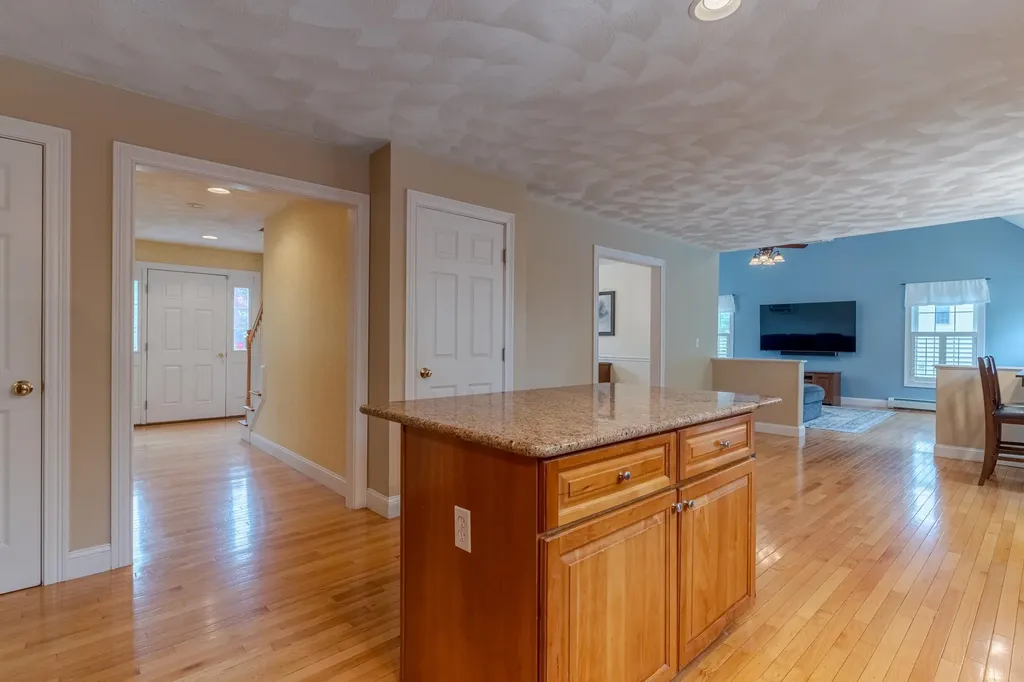 11 Hickory Pond Lane Stratham NH 03885