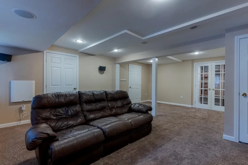 11 Hickory Pond Lane Stratham NH 03885