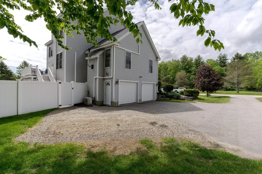 11 Hickory Pond Lane Stratham NH 03885