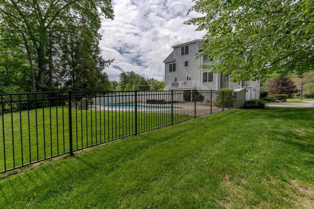 11 Hickory Pond Lane Stratham NH 03885