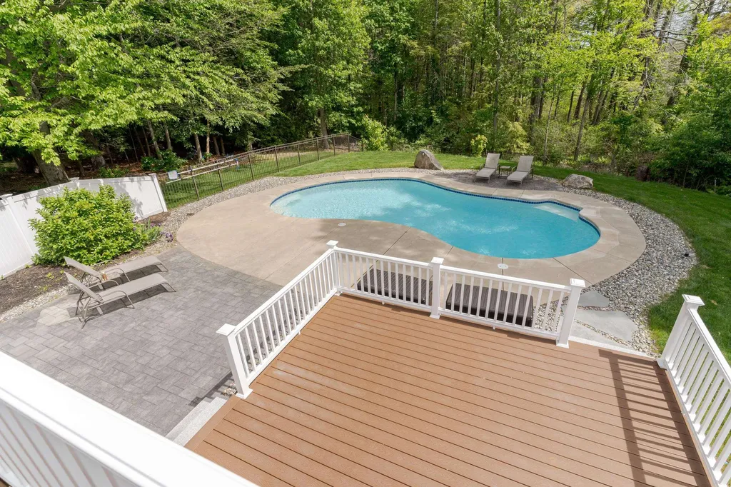 11 Hickory Pond Lane Stratham NH 03885