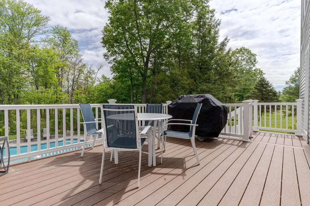 11 Hickory Pond Lane Stratham NH 03885