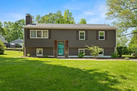 4 Crestview Terrace Stratham NH 03885