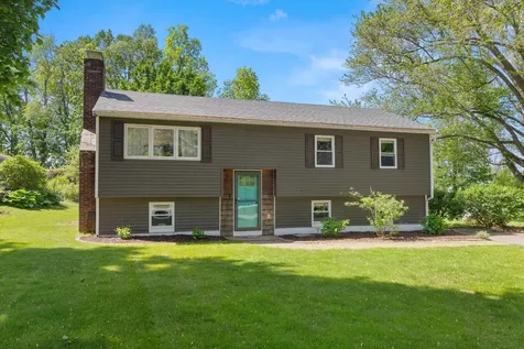 4 Crestview Terrace Stratham NH 03885
