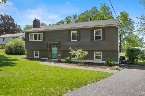 4 Crestview Terrace Stratham NH 03885
