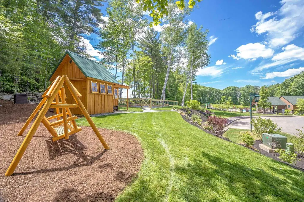 17 Skippers Court Laconia NH 03246