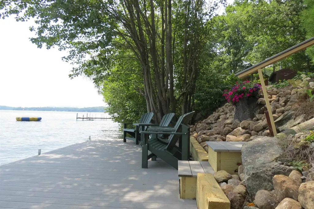 17 Skippers Court Laconia NH 03246