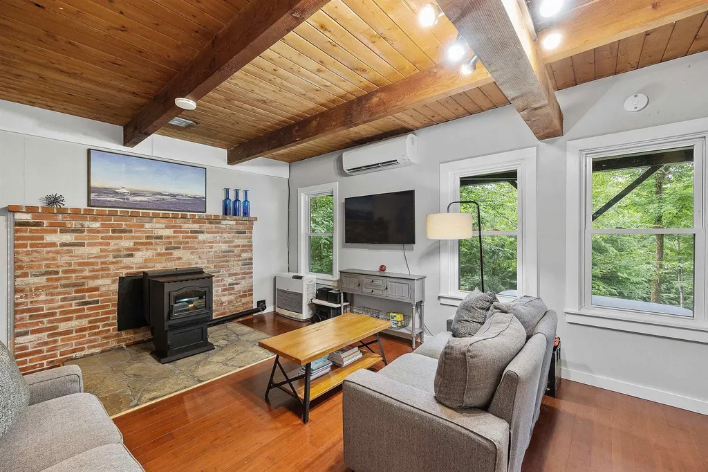 25 Hilltop Drive Newbury NH 03255