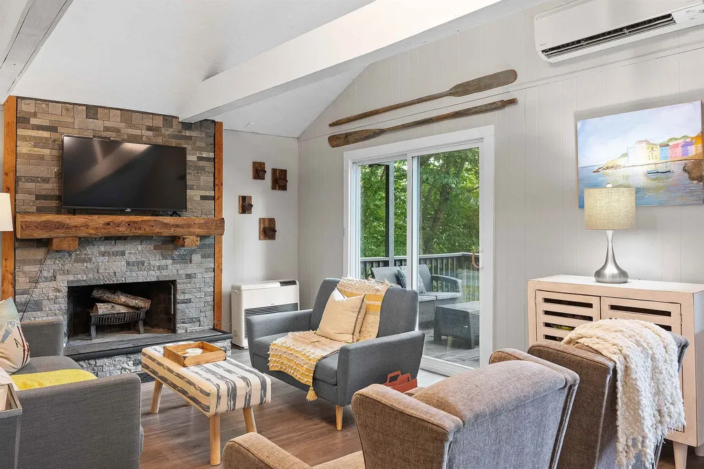 25 Hilltop Drive Newbury NH 03255