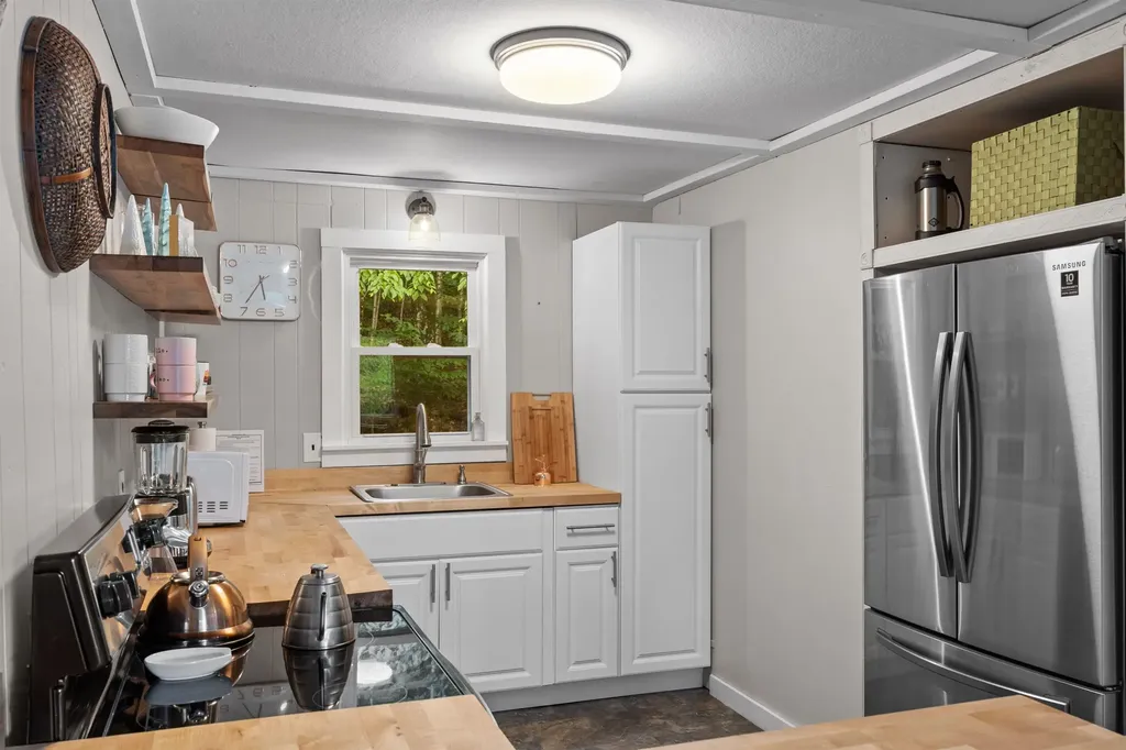 25 Hilltop Drive Newbury NH 03255