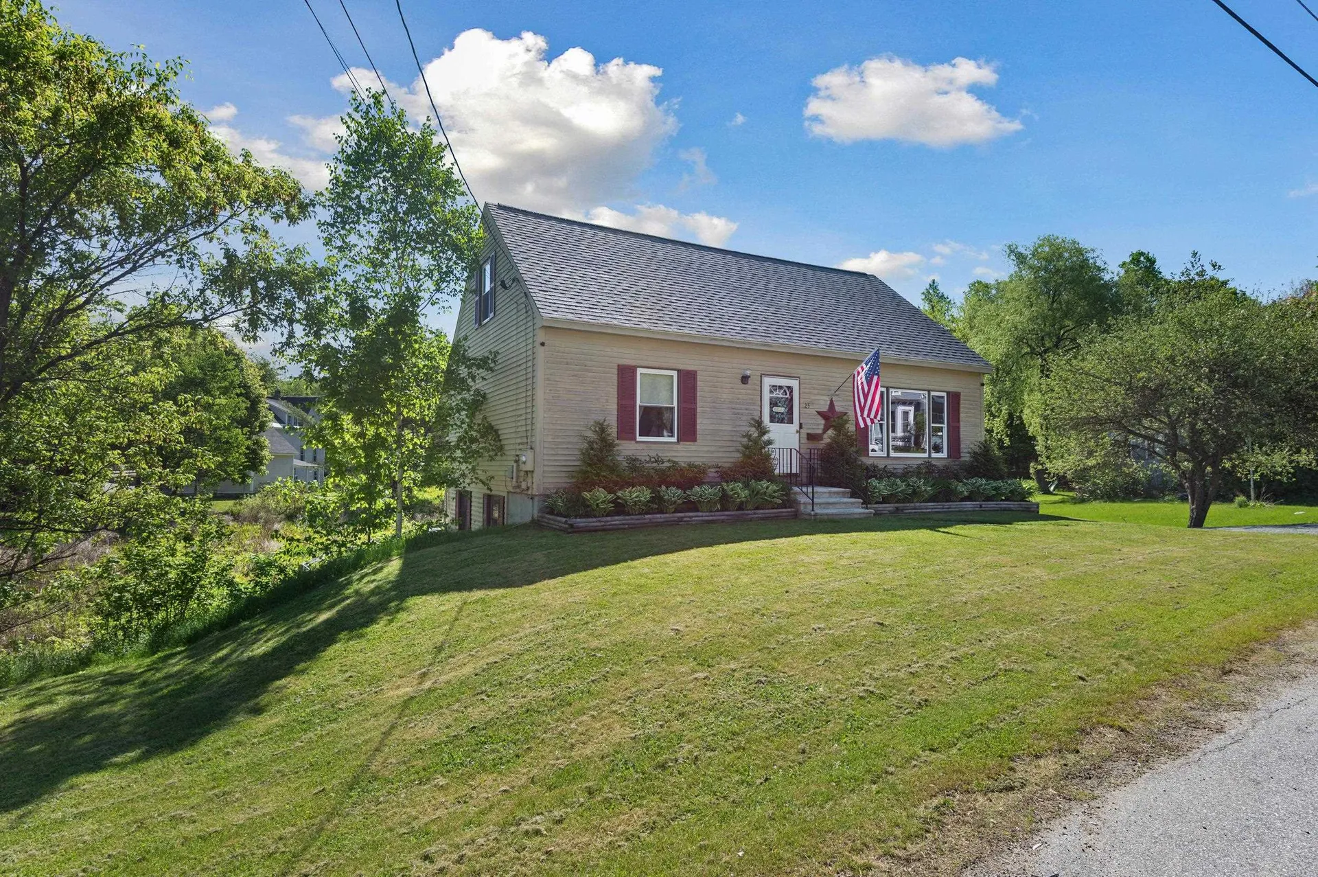 25 Willow Street Littleton NH 03561
